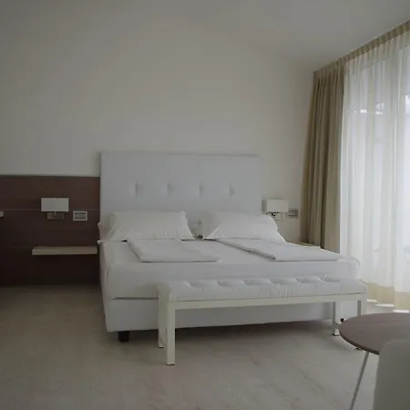 Grand Esplanada Hotel 4*